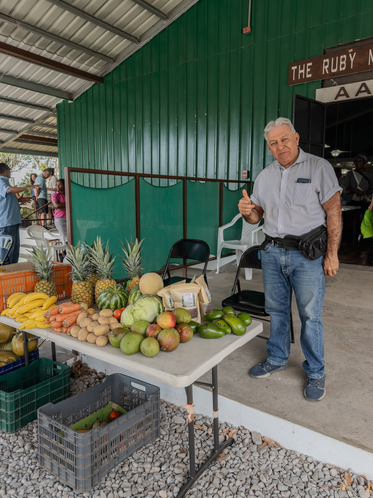 Thursday market 9485